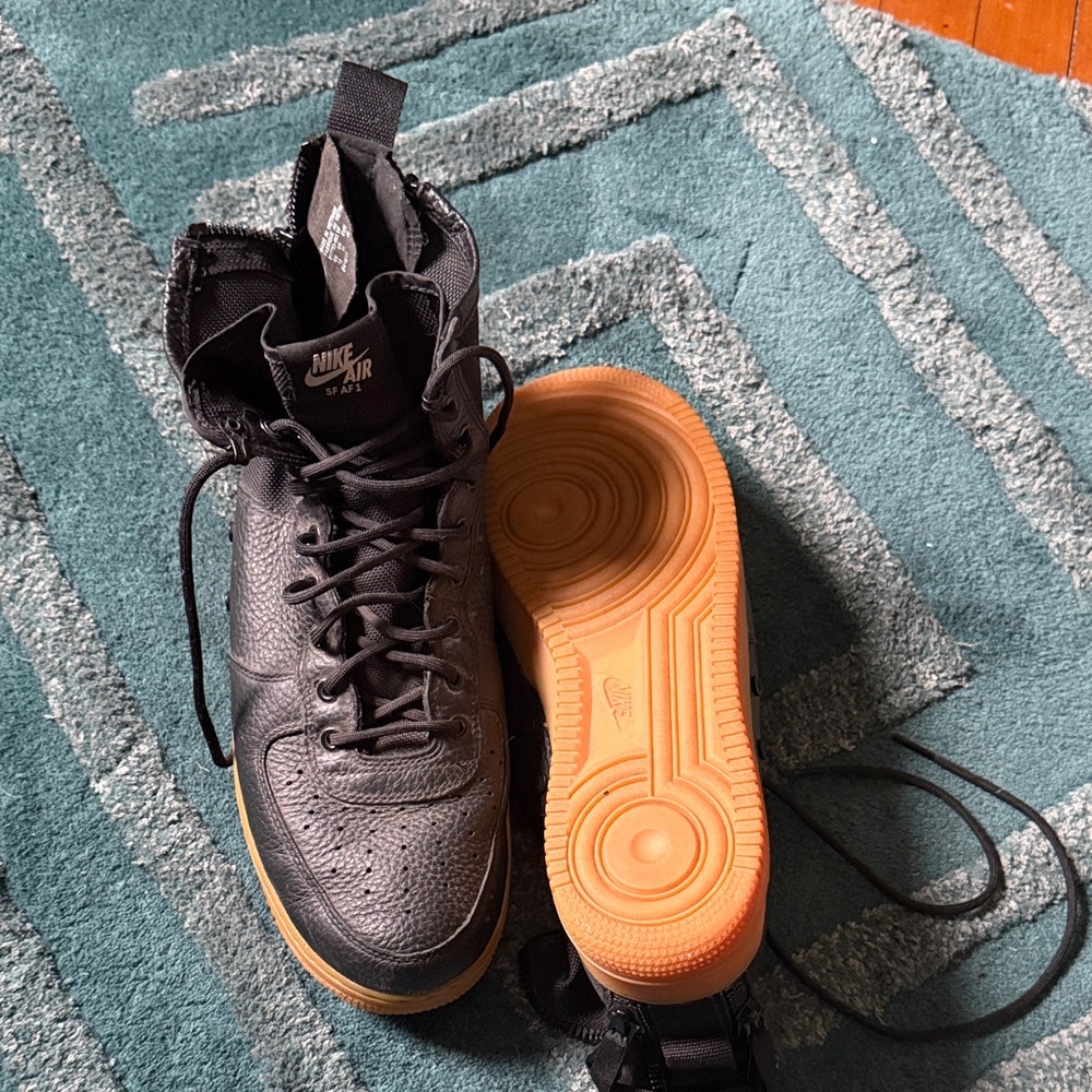Nike Men’s Black Air Force 1 - Picture 5 of 5